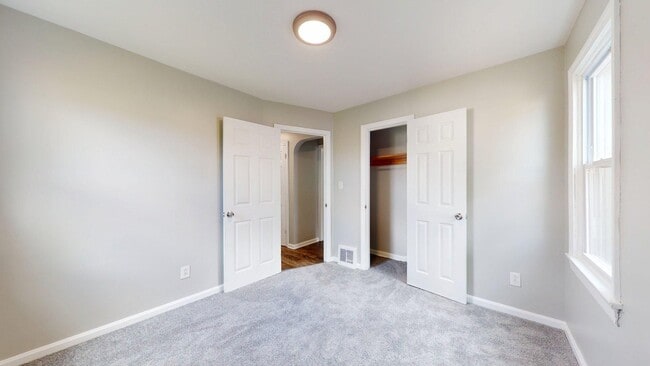 Building Photo - Fulton/W.58th neighborhood; 3 bedroom/2bat...