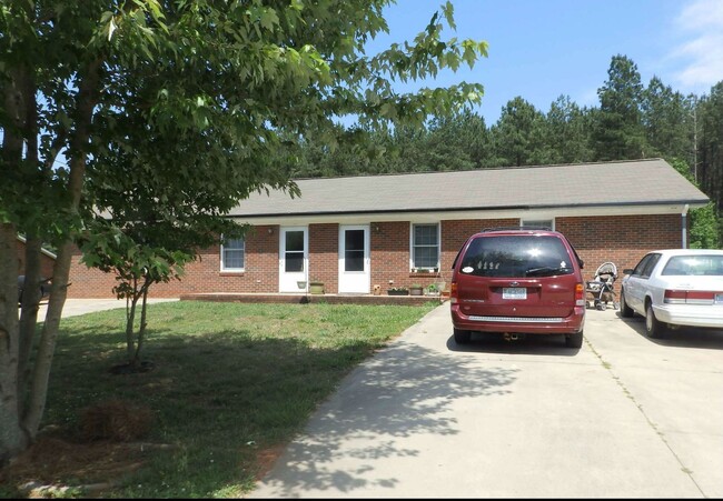 Primary Photo - Available Now! Desirable 2 bed 2 bath dupl...