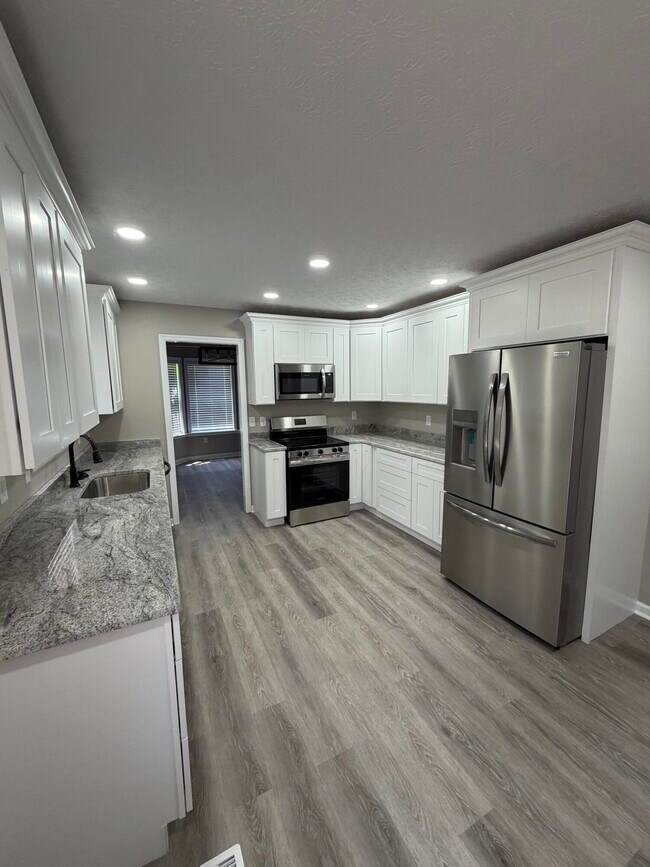 Building Photo - 372 Reynolds Dr