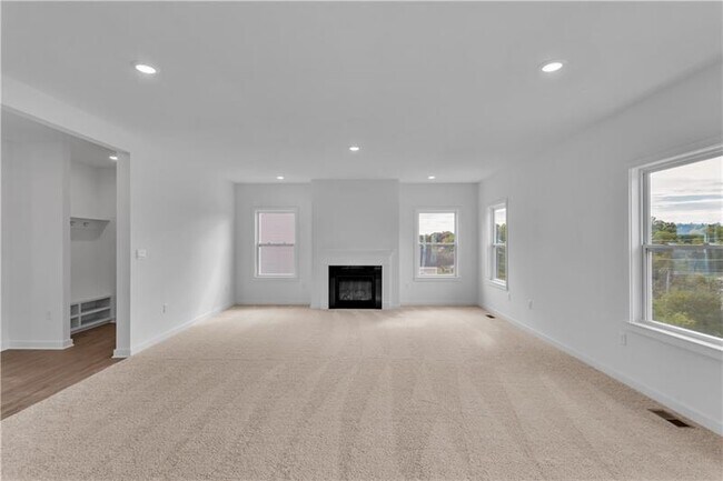 Building Photo - 315 William Dr