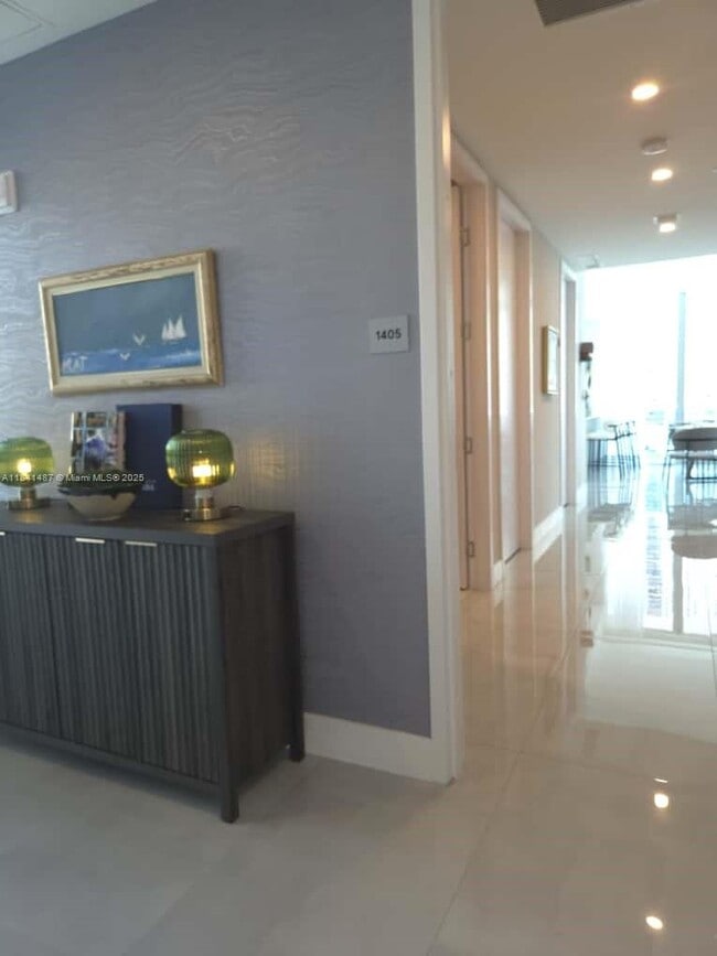 Building Photo - 17550 Collins Ave