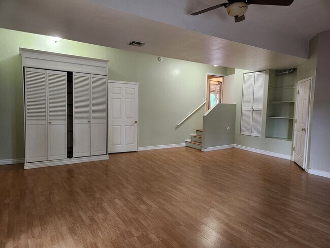 Building Photo - 93 S Rainbow Dr