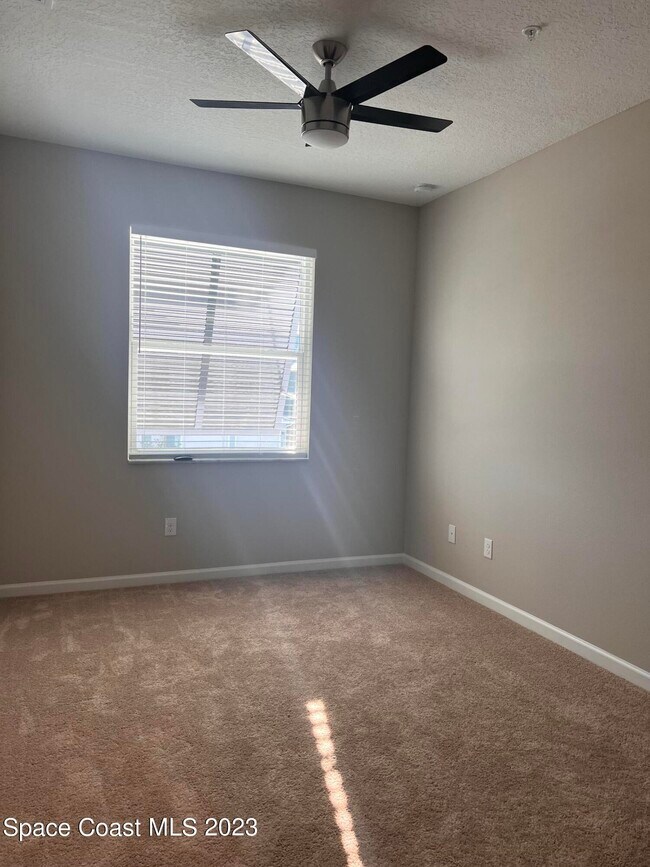 Building Photo - 3930 Playa Del Sol Dr