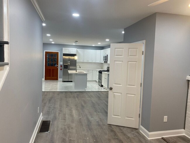 Building Photo - 3 Bedroom 2.5 Bath Home