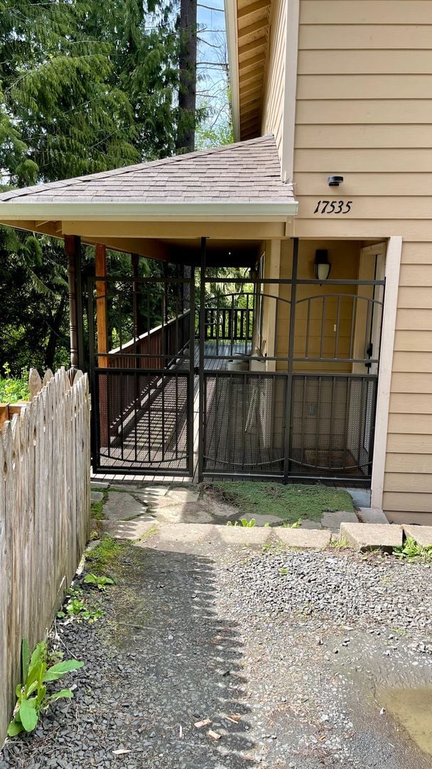 Building Photo - Large 2 Bedroom 2.5 Bath Home With Fenced Yard & Wrap Around Deck in Clearwood Community! Lake, T...