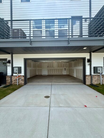 2 Car garage and 2 car driveway - 551 Silver Star Blvd