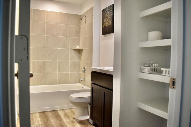 Building Photo - 1811 Legacy Hills Dr