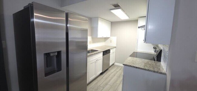 Building Photo - Stunning Move-In Ready Gem in the Heart of Lawrenceville!