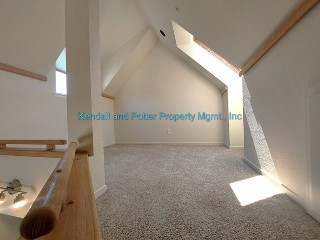 Building Photo - Spacious 1 bedroom loft in Santa Cruz