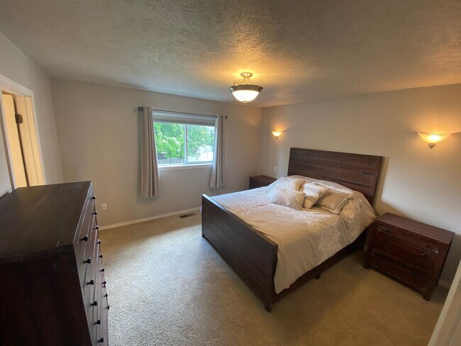 Building Photo - Coming Soon – Spacious 4 Bed, 3.5 Bath Hom...