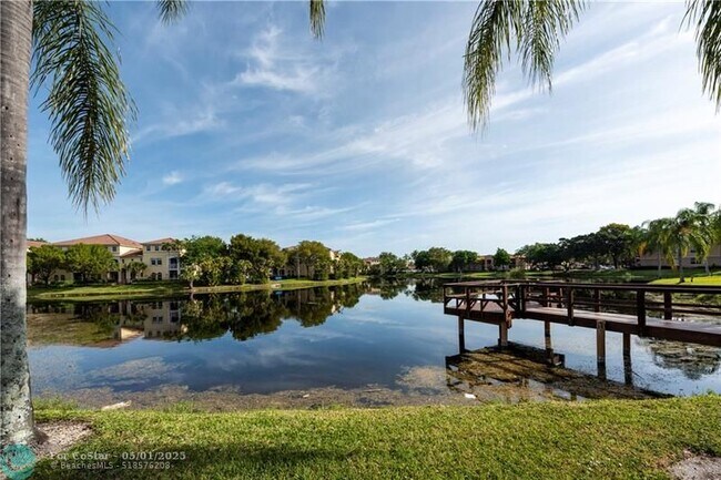 Building Photo - 250 Jacaranda Dr