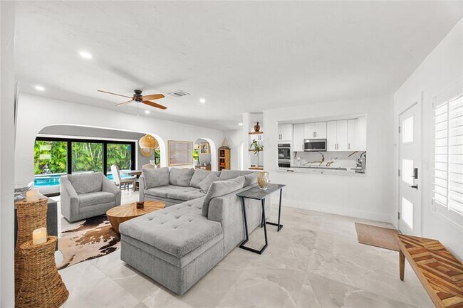 Building Photo - 2520 Yacht Club Blvd