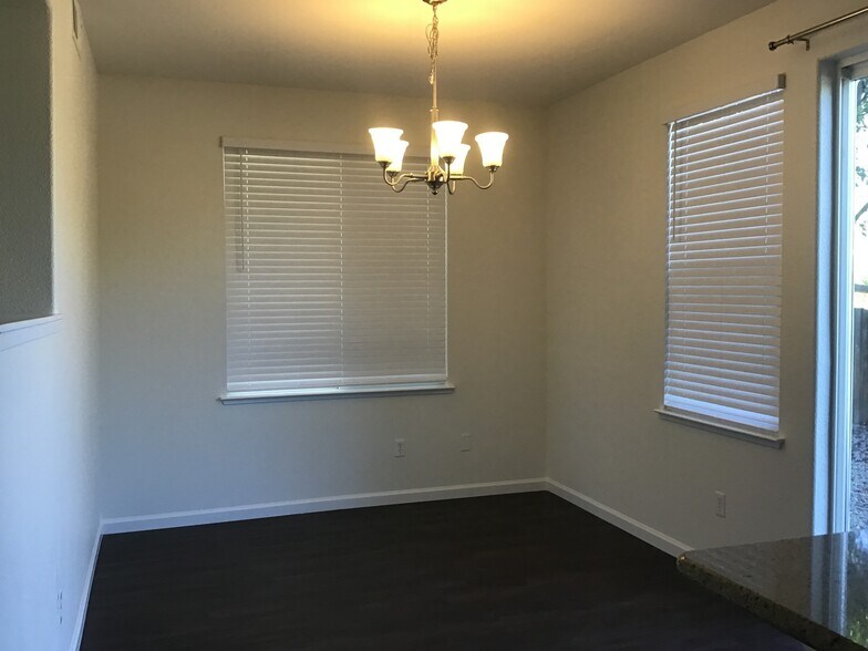 Building Photo - 3976 Dominus Dr