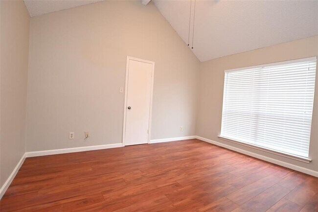 Building Photo - 8451 Sands Point Dr