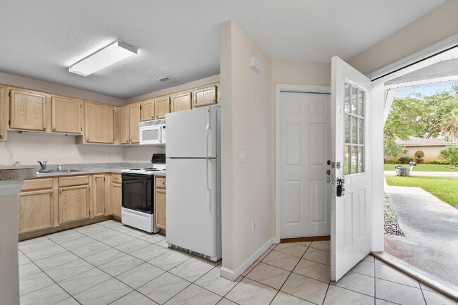 Building Photo - DUPLEX