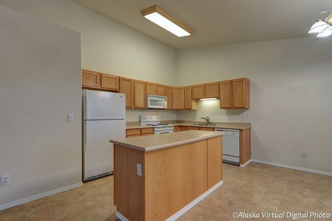 Building Photo - South Anchorage Condo with Washer/Dryer and Garage