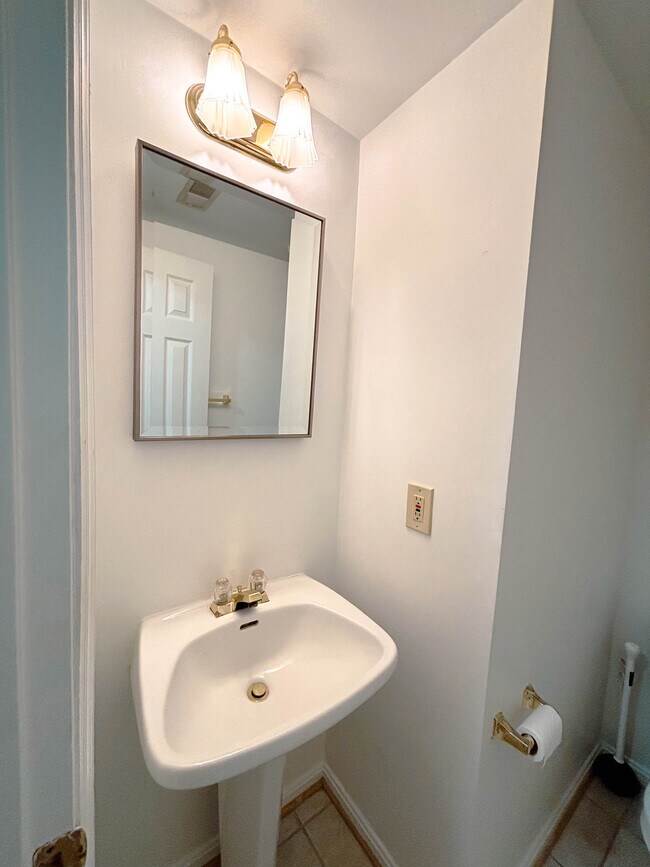 Building Photo - 2411 20th St NW