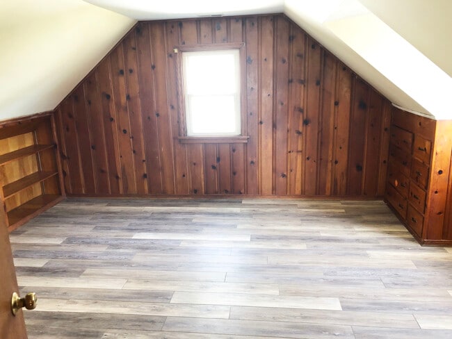 Building Photo - 1011 E 16th St