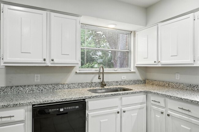 Building Photo - Immaculate 4-Bedroom Remodel in the Heart ...
