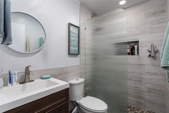 Building Photo - 2115 9th Ave W