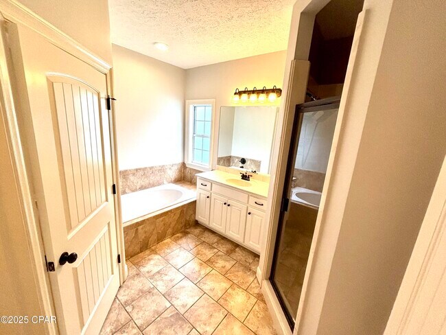 Building Photo - 116 Gardenia St