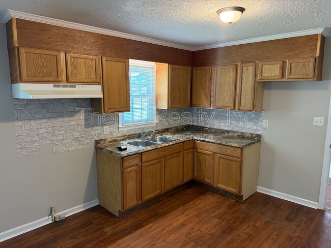 Building Photo - 707 Ward Dr