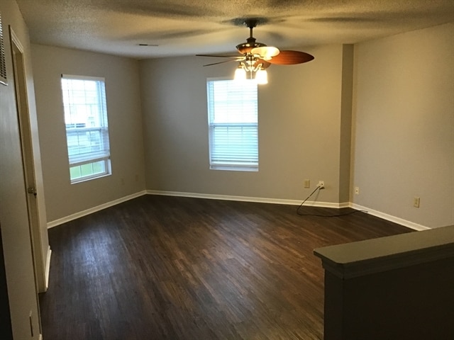 Building Photo - 647 Hickory Pine Dr