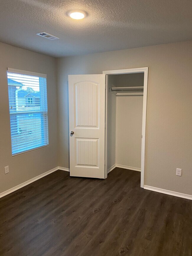 Building Photo - *Pre-leasing* Four Bedroom | Two Bathroom ...