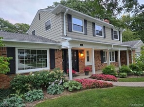 Building Photo - 6951 Lee Crest Dr