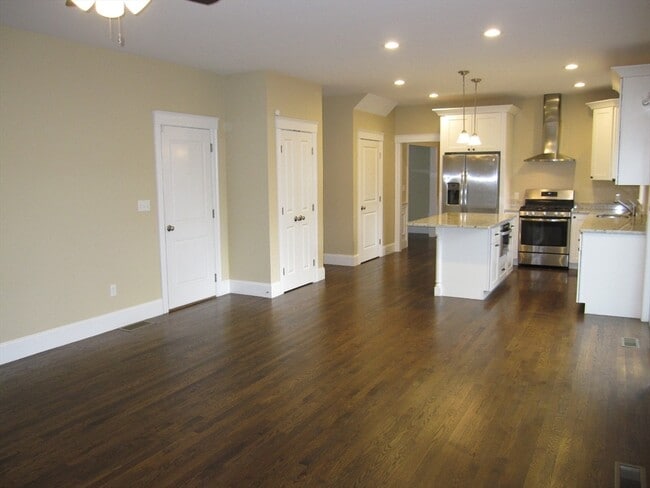 Building Photo - 15 Hialeah Ln