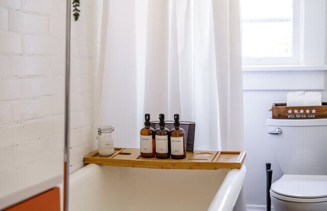 Building Photo - 575 1/2 City Park Avenue-SI ID1265634P