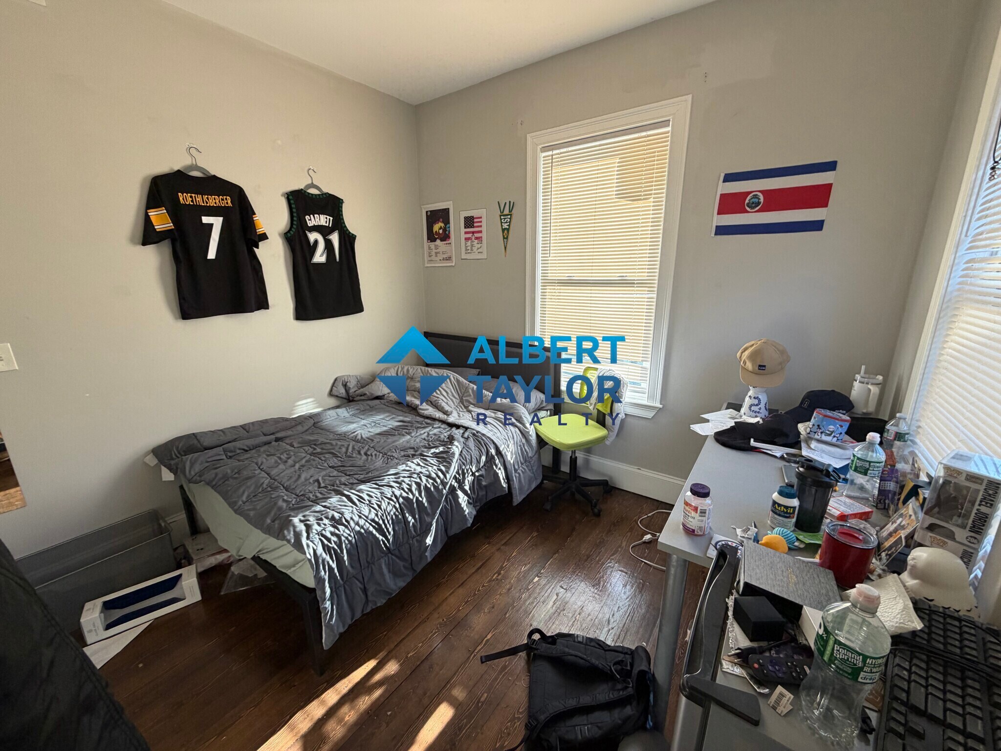 Building Photo - 71 Hillside St