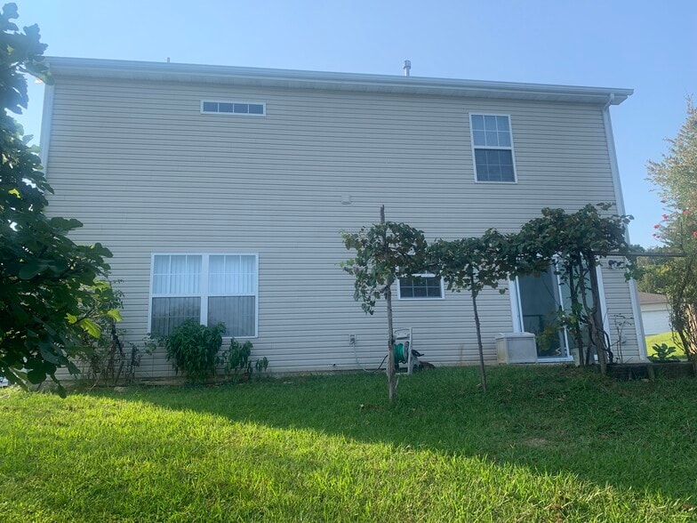 Back view - 6406 Granite Hill Ln