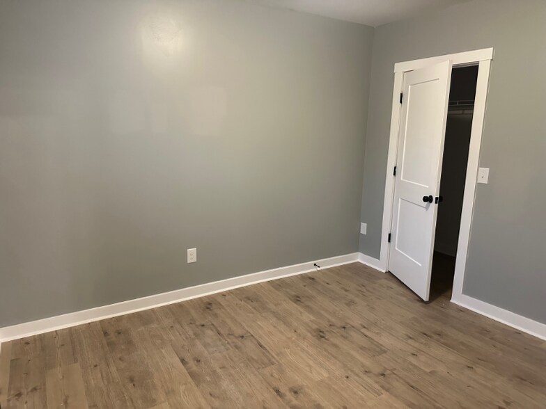 Building Photo - 316 Valley View Dr