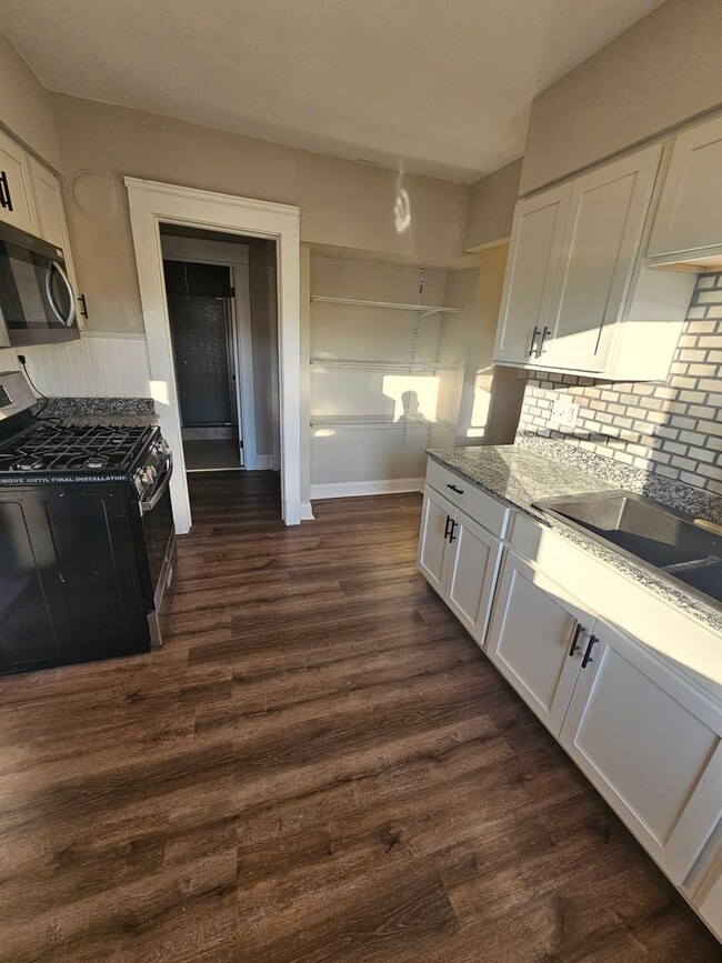 Building Photo - 4908 Eichorn Ave