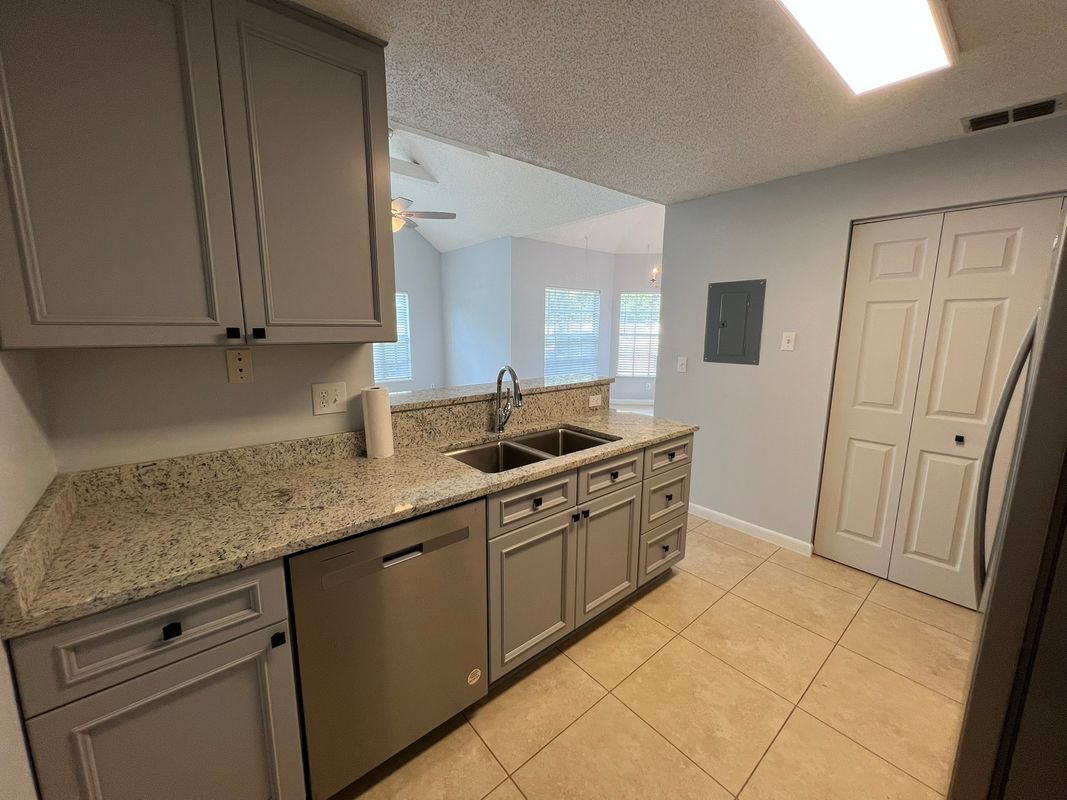 Building Photo - 12135 Armenia Gables Cir