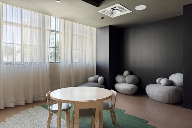 Building Photo - 159 NE 6th St