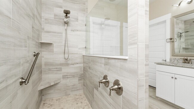 Building Photo - 7129 Spoleto Dr