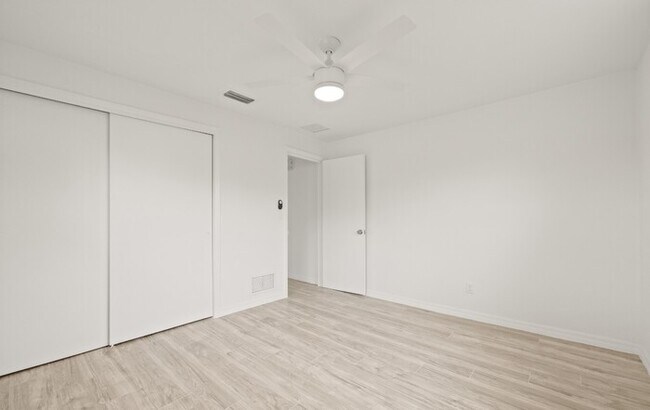 Building Photo - Home For Rent in Clearwater Manor!