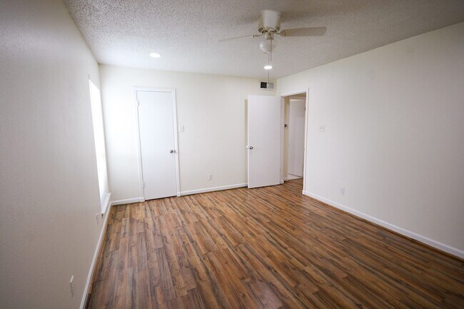 Building Photo - 12816 Midway Rd