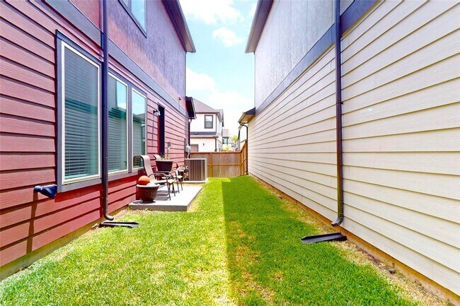 Building Photo - 1542 Park Path Dr