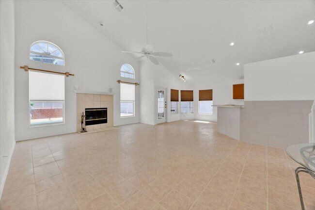 Building Photo - 642 Riggs Cir