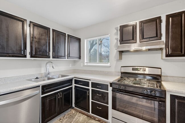 Building Photo - Updated 3-Bedroom Home with Fenced Yard in Florissant