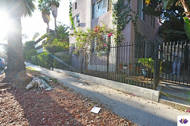 Building Photo - 5727 Carlton Way