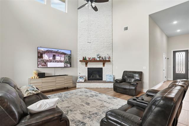 Building Photo - 3801 Mesa Verde Dr