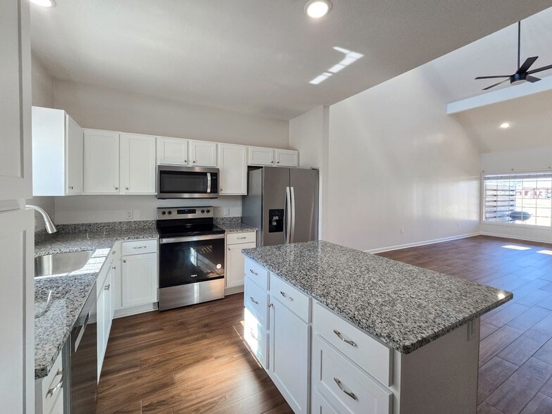 Building Photo - 4804 Antosh Cir