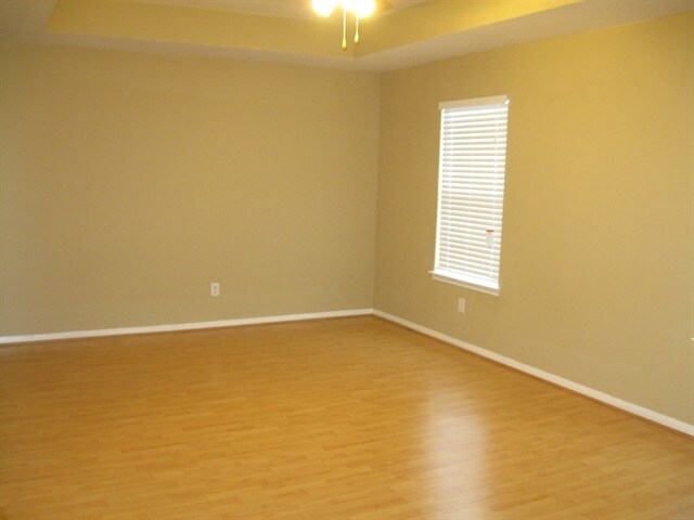 Building Photo - 5123 Chase Park Gate St