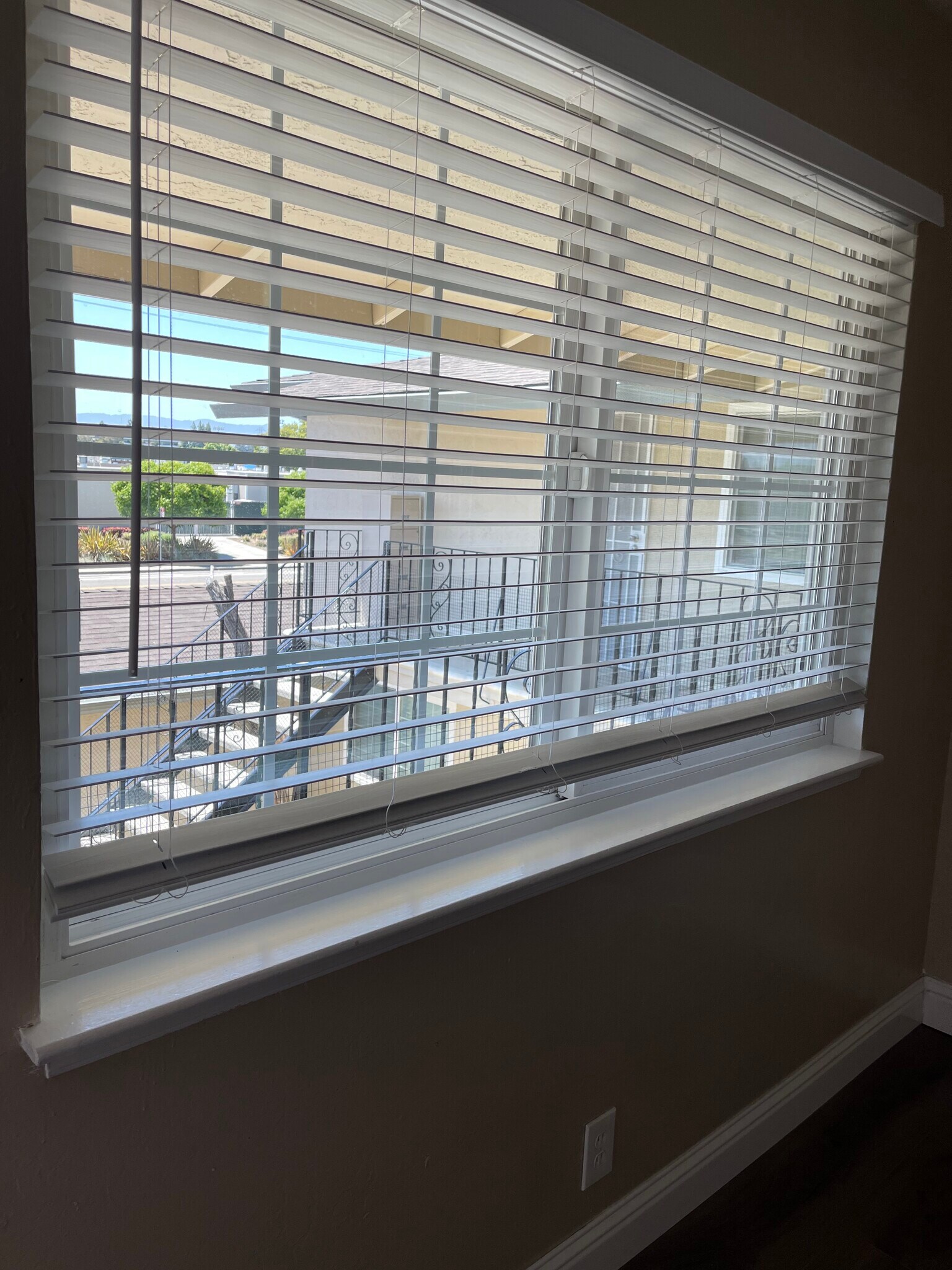 Building Photo - 755 E Duane Ave