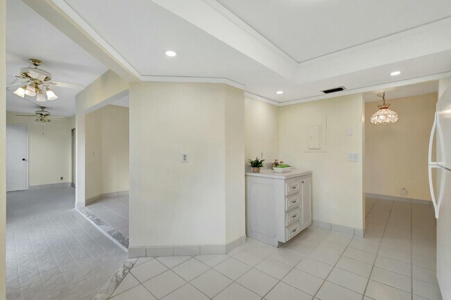 Building Photo - 3810 Via Poinciana