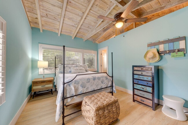 Building Photo - 205 Pirates Dr